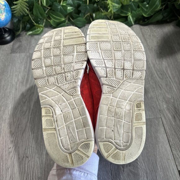 Athletic_Shoes